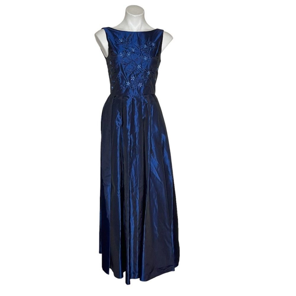 SCOTT McCLINTOCK Gown Long Maxi Dress Formal Embroidered Sleeveless Blue Size 6